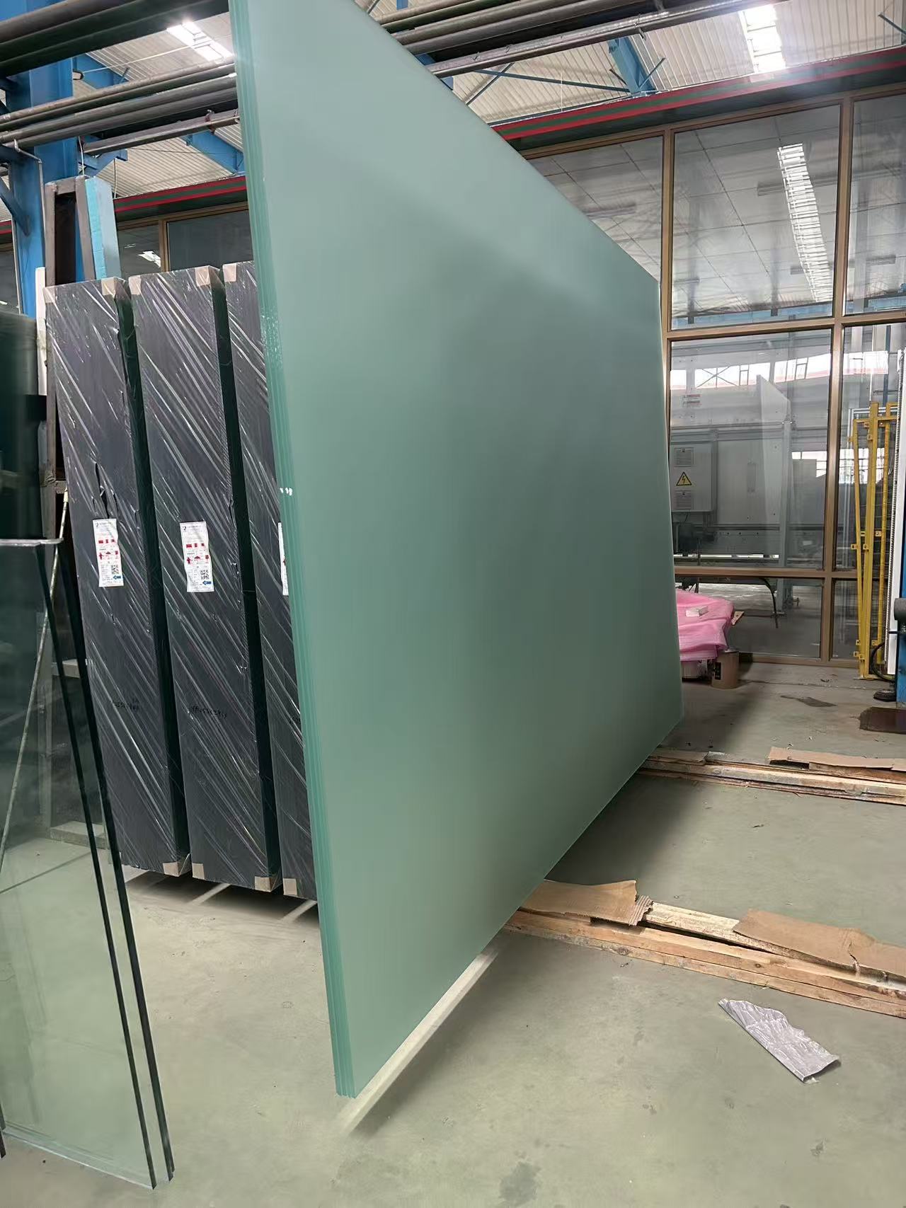 沈阳法库县彩轴玻璃建筑幕墙玻璃生产基地 - 厂家